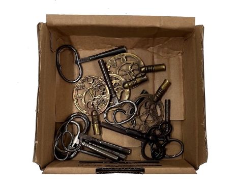 Fourteen bracket and mantel clock keys (14) 