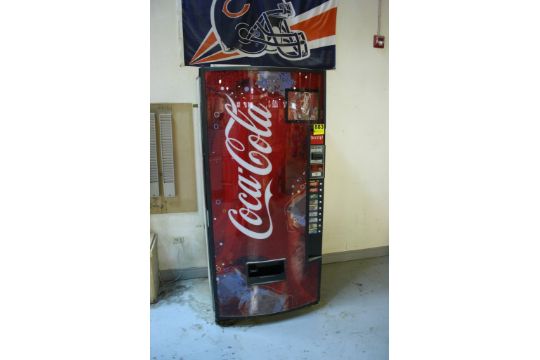 ROYAL VENDORS MODEL RVCC-804-9 SODA VENDING MACHINE S/N 