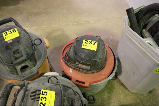 HUSKY 9-GALLON WET/DRY VACUUM