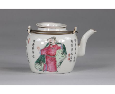 China famille rose porcelain teapot Wu Shuang PuRegion: CHINASizes: H=90mm L=135mmWeight (K): 0.252kgState: After checking - 