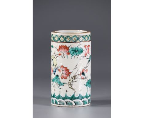 Graffiti porcelain brush holder. 19th century China.Region: CHINASizes: H=120mm D=65mmWeight (K): 0.240kgState: at first glan