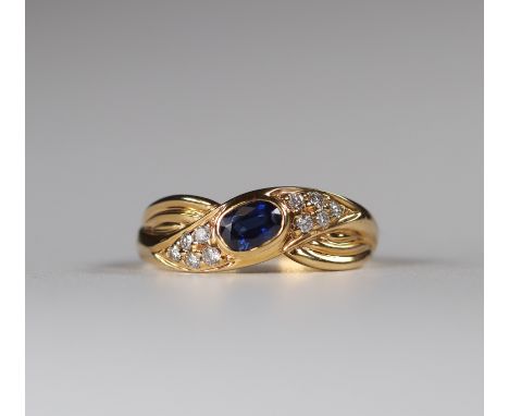 Ring in gold (18k) brilliant cut diamonds (0.12 ct), fine sapphire (0.45ct) top qualitySizes: D=±16.5mmWeight (K): 0.003kgSta