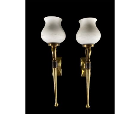 Pair of art-deco wall lights. France around 1930Sizes: H=480mm L=250mmWeight (K): 2.840kgState: at first glance - good condit