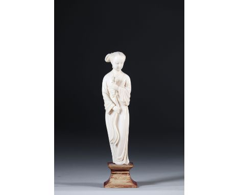 China sculpture of a young woman carrying flowers circa 1900Sizes: H=270mmWeight (K): 0.420kgState: at first glance - good co
