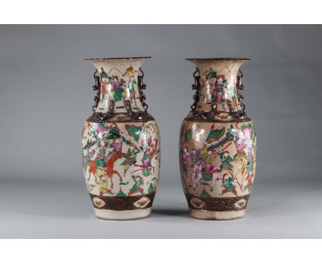 CHINA, Nanjing. Pair of baluster vases decorated with Chinese warriors. Mark.Region: CHINASizes: H=430mm D=200mmWeight (K): 6