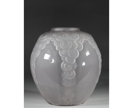 Andre HUNEBELLE imposing ovoid glass vase with a garland of falling stylized flowersSizes: H=330mm D=300mmWeight (K): 4.215kg