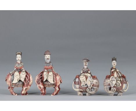 Lot of 4 Chinese snuffboxes circa 1900Region: CHINASizes: H=75mm L=50mmWeight (K): 0.171kgState: at first glance - good condi