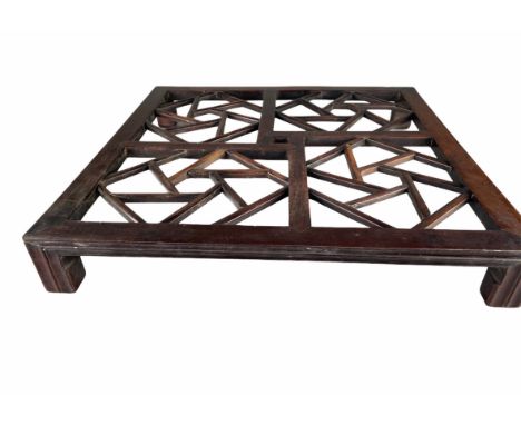 Rare puzzle table in iron wood, perhaps in huanghuali, China XIX.Region: CHINASizes: H=110mm L=720mm l=720mmWeight (K): 6.9kg