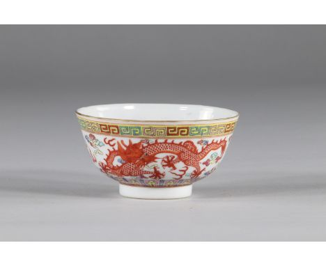Porcelain bowl decorated with dragons, Guangxhu brand, China early twentieth.Region: CHINASizes: H=60mm D=105mmWeight (K): 0.
