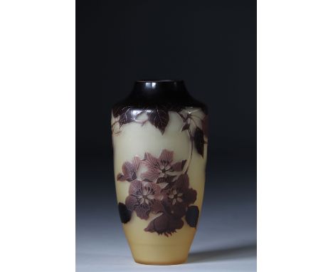 D'Argental (Paul Nicolas) vase in multilayer acid-etched glassSizes: H=150mm D=80mmWeight (K): 0.290kgState: at first glance 