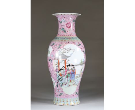 China large porcelain vase decorated with characters from the republic periodRegion: CHINASizes: H=600mm D=260mmWeight (K): 7