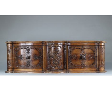 18th century cabinet decorated with arms of LOUIS XV, forged handles and hinges.Sizes: H=400mm L=1250mm l=270mmWeight (K): 30