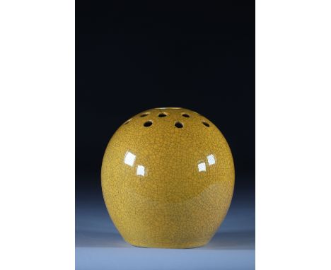 Boch Brother Art Deco vase 1920-1930Sizes: H=165mm D=170mmWeight (K): 0.815kgState: at first glance - good condition - no res