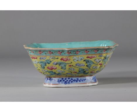 China porcelain bowl mouse heater decor 19th mark under the pieceRegion: CHINASizes: H=90mm L=195mmWeight (K): 0.830kgState: 