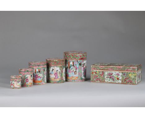 China set of 6 Canton porcelain potsRegion: CHINASizes: Rondes H=50mm a 120mm D= 40 a 95mm Rectangle H=75mm L=195mm l=90mmWei