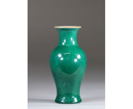 China monochrome green vase Qing periodRegion: CHINASizes: H=170mm D=85mmWeight (K): 0.436kgState: at first glance - good con