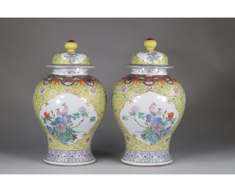 China pair of Chinese famille rose covered jars Qing periodRegion: CHINASizes: H=480mm D=290mmWeight (K): 8.820kgState: at fi
