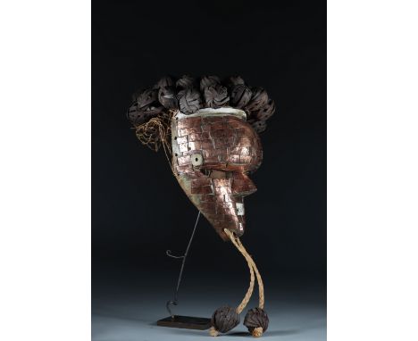 Salampasu mask in wood covered with copperSizes: H=570mm L=180mmWeight (K): 0.800kgState: After checking - normal wear - no r