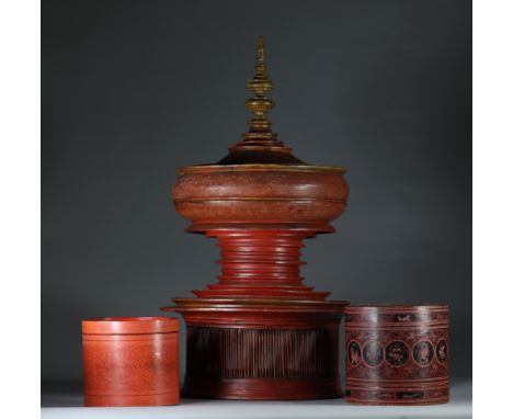 China India lot composed of 2 boxes and covered vase and a 19 / 20th baseSizes: H1=900mm D=500mm H2=230mm D=230mm H3=195mm D=