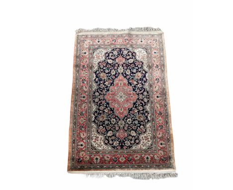 Kashan souf carpet in silk embroidered with a rich flower decorationSizes: L=1630mm l=1040mmWeight (K): 3kgState: at first gl