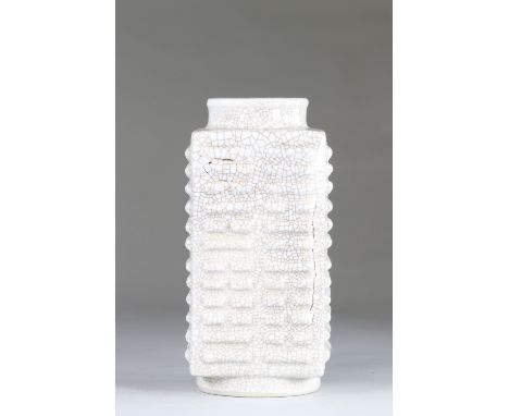 Cong-shaped porcelain vase with gu type crackle glaze, China. Early twentieth.Region: CHINASizes: H=270mm L=140mm l=140mmWeig