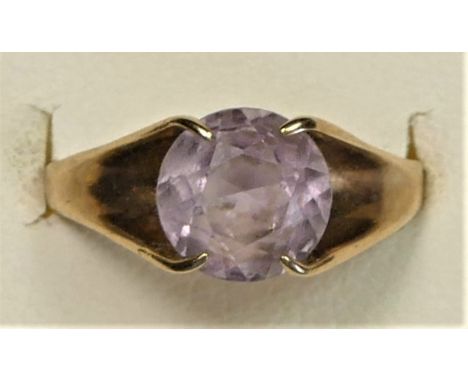 A 9ct gold and amethyst single stone ring, K, 2.3gm 