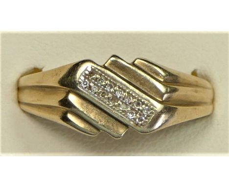 A 9ct gold and diamond set panel ring, U, 2 gm 