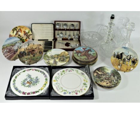 Twenty two collectors plates (two boxed), from makers to include Royal Doulton, Knowles, Worcester and others, also including