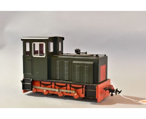 AN UNBOXED ACCUCRAFT TRAINS BAGULEY DREWRY 0-6-0 DIESEL SHUNTER LOCOMOTIVE, No.092, black livery with red chassis, earlier ve