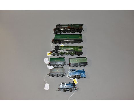 A QUANTITY OF UNBOXED AND ASSORTED TRI-ANG AND TRI-ANG HORNBY OO GAUGE LOCOMOTIVES, Class A3 'Flying Scotsman' No.4472, L.N.E
