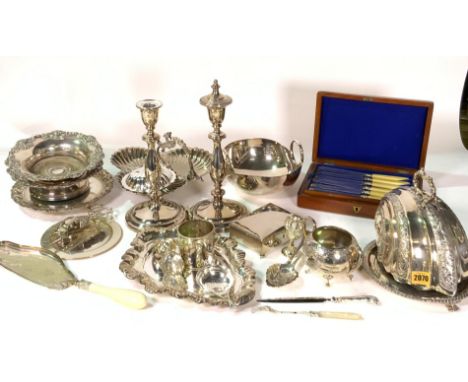 SILVER PLATED WARES; A QUANTITY OF MOSTLY MODERN SILVER PLATED ITEMS (QTY)Including a pair of candlesticks, trays, tea pots, 