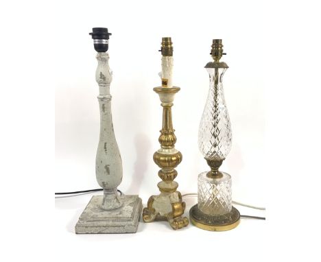 LIGHTING, A 20TH CENTURY GLASS TABLE LAMP, A  GILTWOOD LAMP AND ANOTHER (3)TALLEST 50CM.