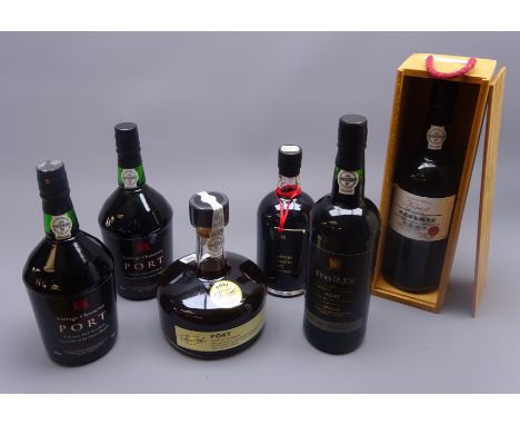 Marks &amp; Spencer Port - Two Special Reserve, Two Vintage Character, Fine Ruby and Finest Reserve in wooden case, 50-75cl 2