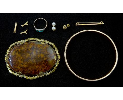 Rose gold bangle inscribed within and dated 1925, stamped 9ct, 9ct and 14ct gold jewellery oddments, tested and a large Victo
