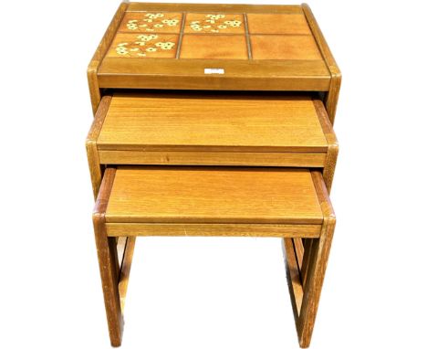 Mid Century teak nest of tables with floral tile top[45x49.5x46cm] 