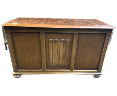 Art Deco blanket box on bun feet[53x95x47cm] 