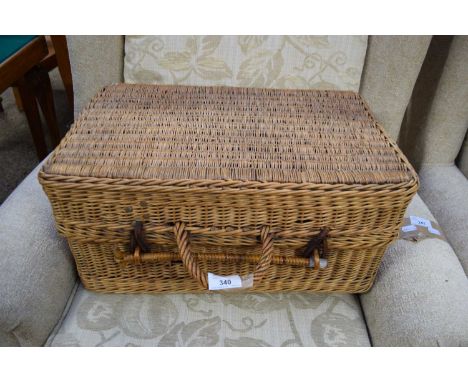 WICKER PICNIC HAMPER