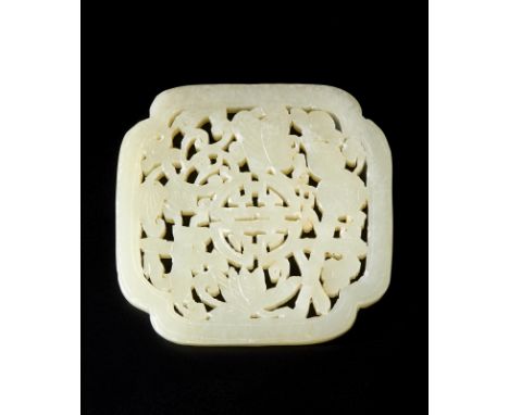A small celadon jade plaque China, Qing dynasty, 19th century   Cm 8,50 x 8,50