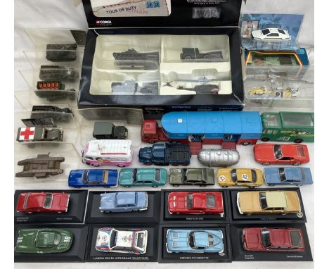 Diecast: A collection of assorted diecast vehicles by Corgi and Lledo to include: Chipperfields Horse Transporter with three 