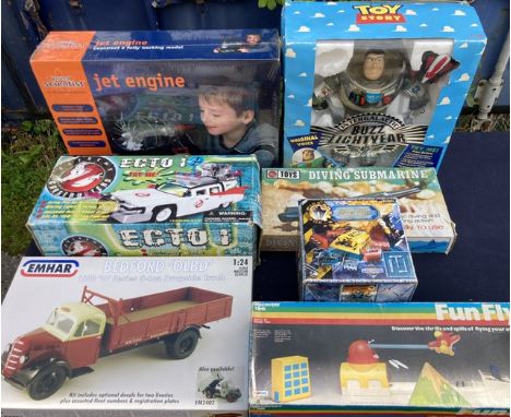 Toys: A collection of assorted boxed toys to include: Humbrol Young Scientist Jet Engine still sealed, Thinkway Buzz Lightyea