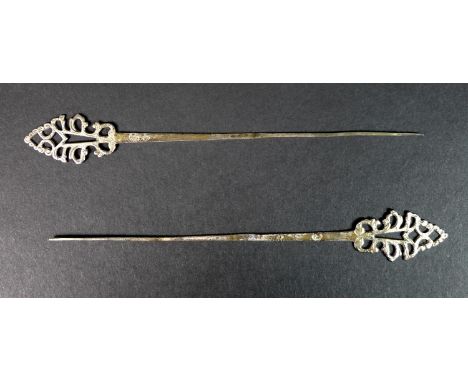 AMENDED DESCRIPTION: Believed to be Italian.&nbsp;A pair of Italian 800 grade silver hair pins, 'fuseii' or 'spazzaùrecc', la