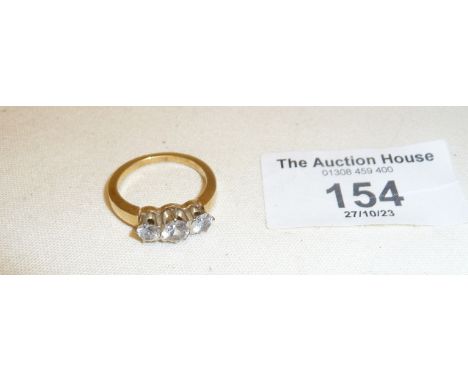 9ct gold ring set with three zircons (size M), approx 4g total weight