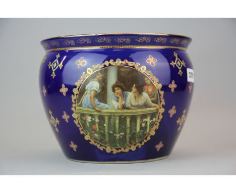 A porcelain planter, Dia. 28cm, H. 20cm.