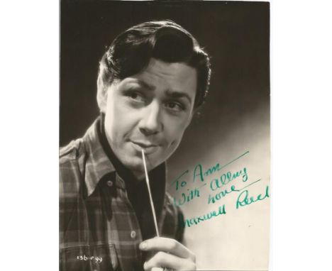 Maxwell Reed signed 8x6 b/w photo. 2 April 1919, 16 August 1974 was a Northern Irish actor who became a matinee idol in sever