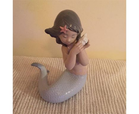 Lladro Nao fiigure Mermaid with shell - 8.5 inches