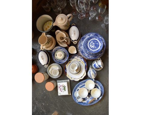 A mixed lot of ceramics to include Poole Pottery, Portmeirion Botanic Gardens and Willow pattern