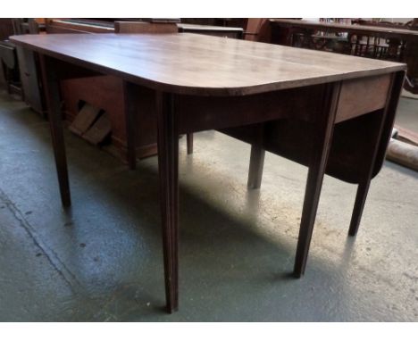 A Georgian drop leaf gate-leg dining room table 121x47x71cmH