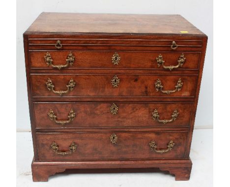 A George III mahogany bachelors chest, the cross-banded caddy top over a brushing slide and four long graduated drawers with 