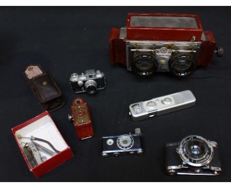 A Richard Freres Verascope F40 slide viewer, together with a Kiki 16 miniature camera, an Eljy Limiere miniature camera, A KK