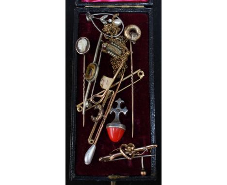 A collection of assorted jewellery including three tie pins, five bar brooches including a 15ct gold riding crop, an unusual 